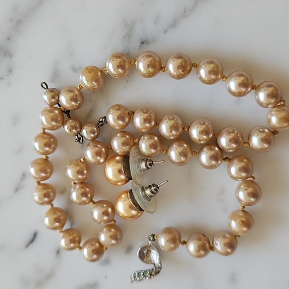 Artisan Jewelry - Beautiful Vintage Faux Pearl Champagne Colored Beaded Necklace Set